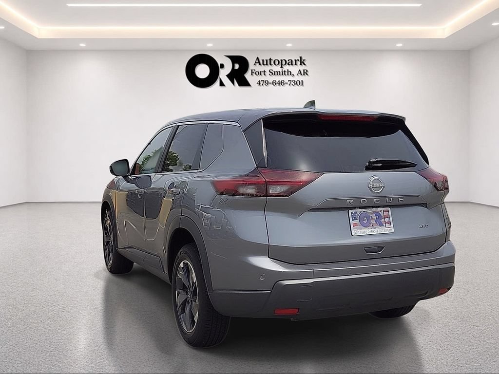 Used 2025 Nissan Rogue SV AWD/4WD image 4