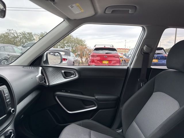 Used 2025 Kia Soul LX w/ LX Technology Package image 24