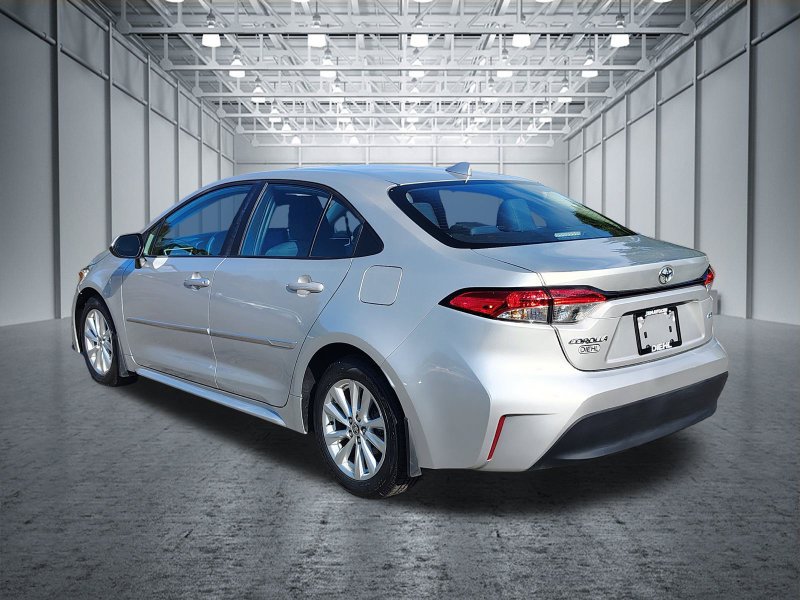 Used 2025 Toyota Corolla LE w/ LE Premium Package FWD image 12