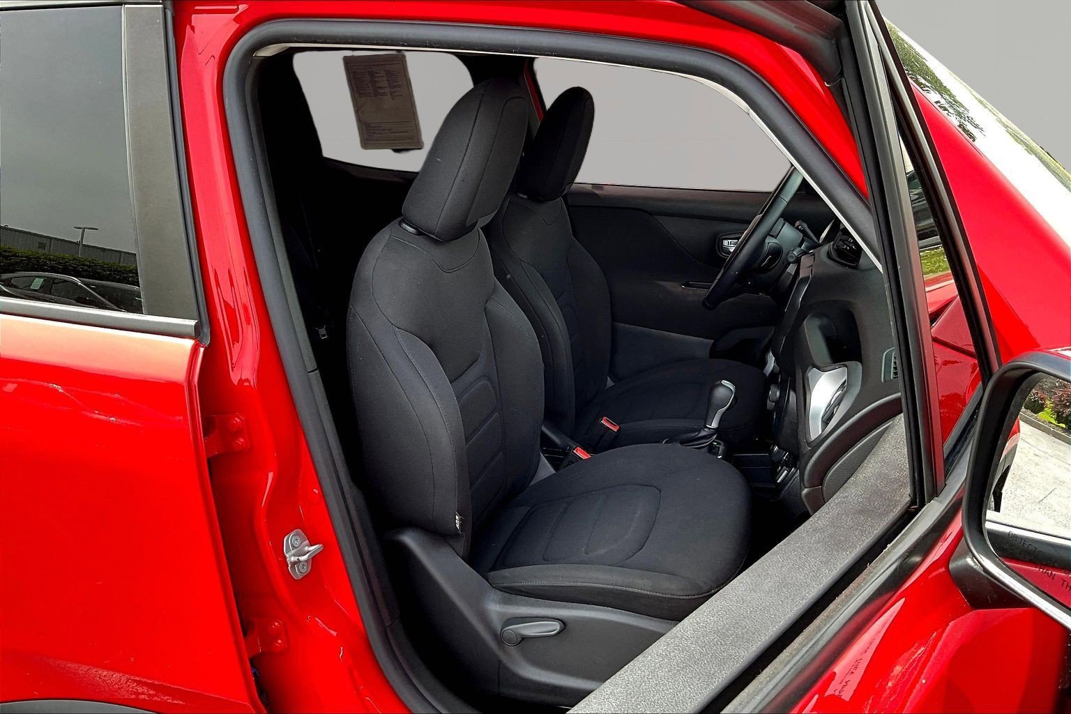 Used 2019 Jeep Renegade Latitude w/ Cold Weather Group AWD/4WD image 29