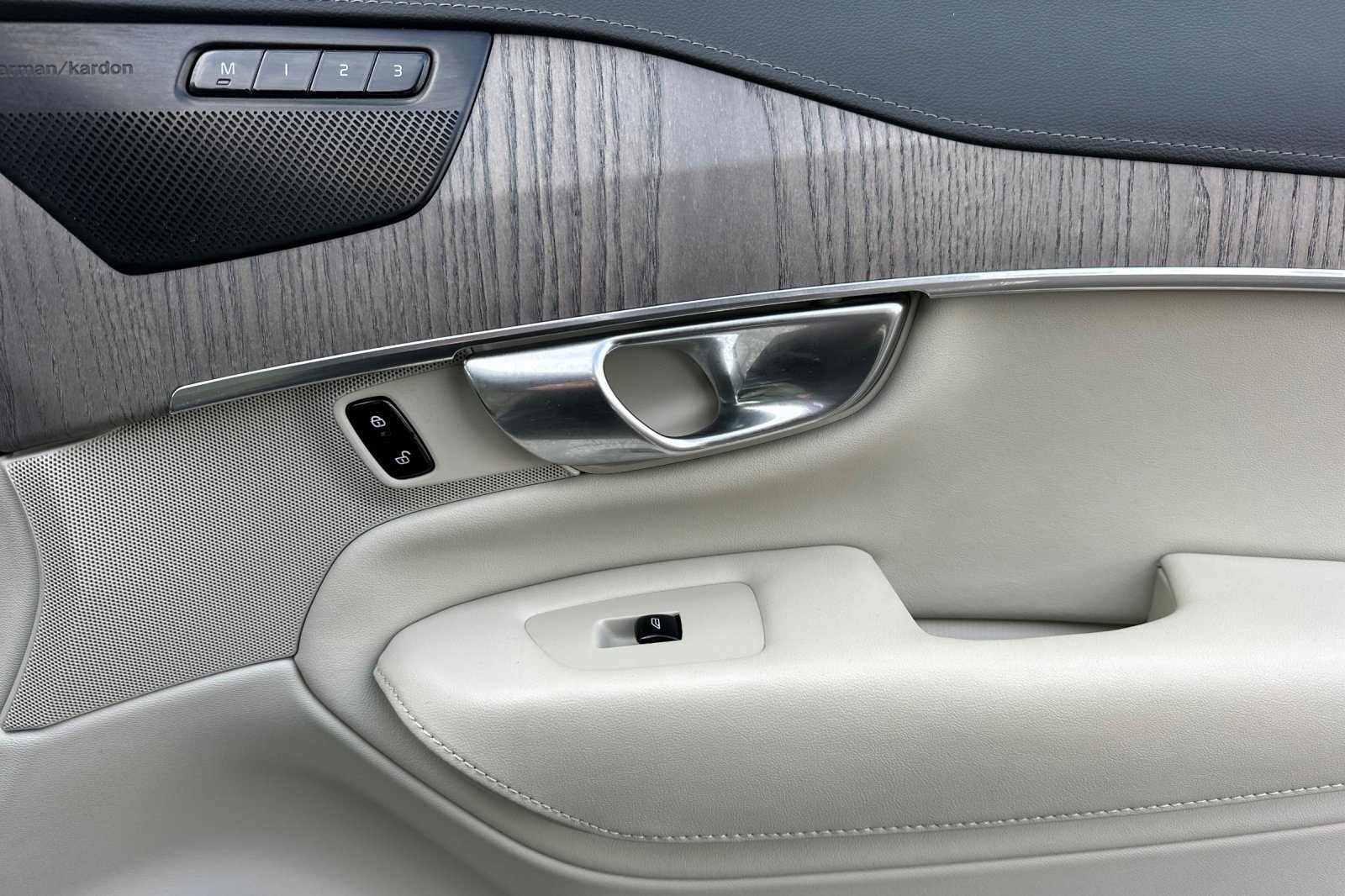 Used 2023 Volvo XC90 T8 Ultimate image 20