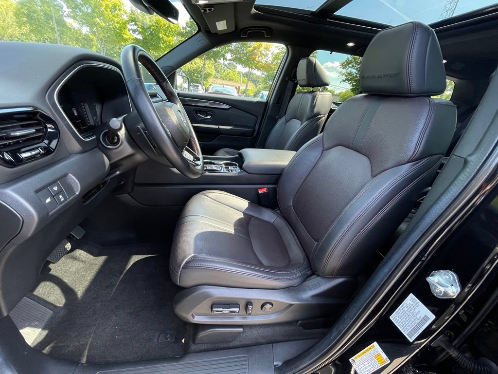 Certified 2025 Honda Pilot Black Edition image 27