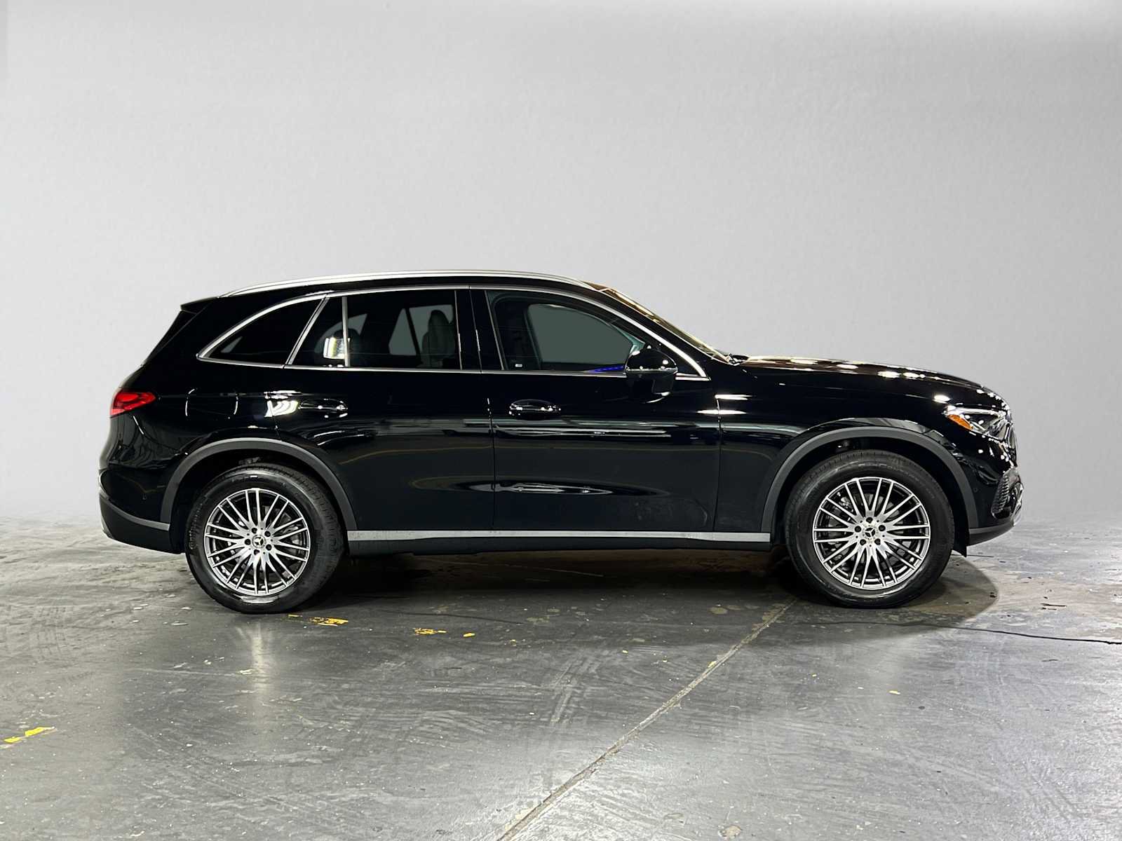 Used 2026 Mercedes-Benz GLC 300 4MATIC image 2
