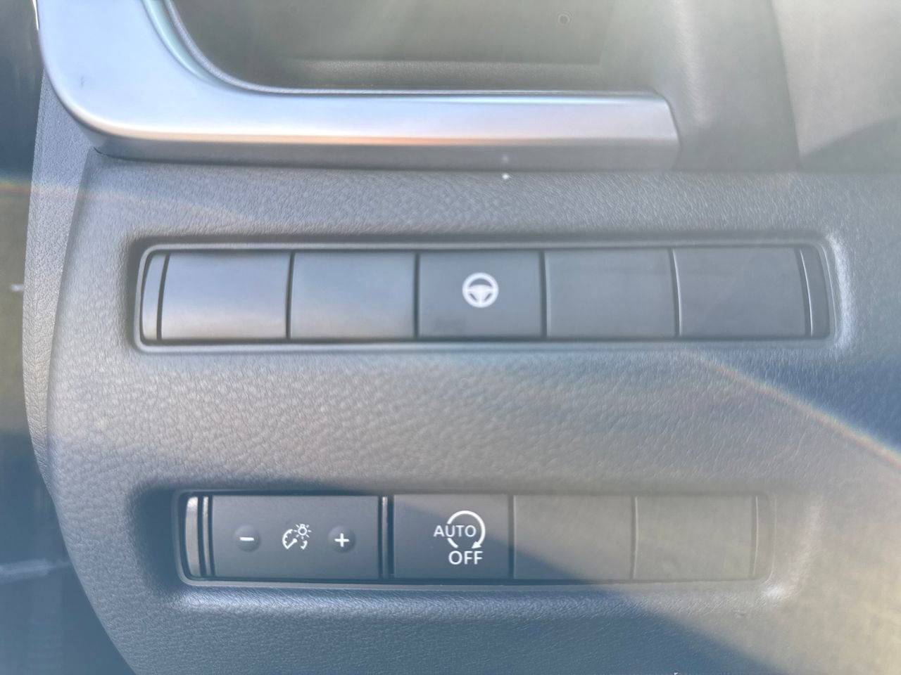 Used 2023 Nissan Rogue SV AWD/4WD image 16