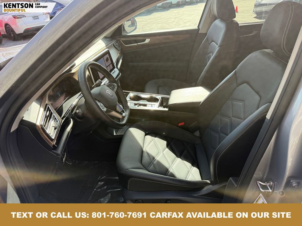 Used 2025 Volkswagen Atlas SE image 30
