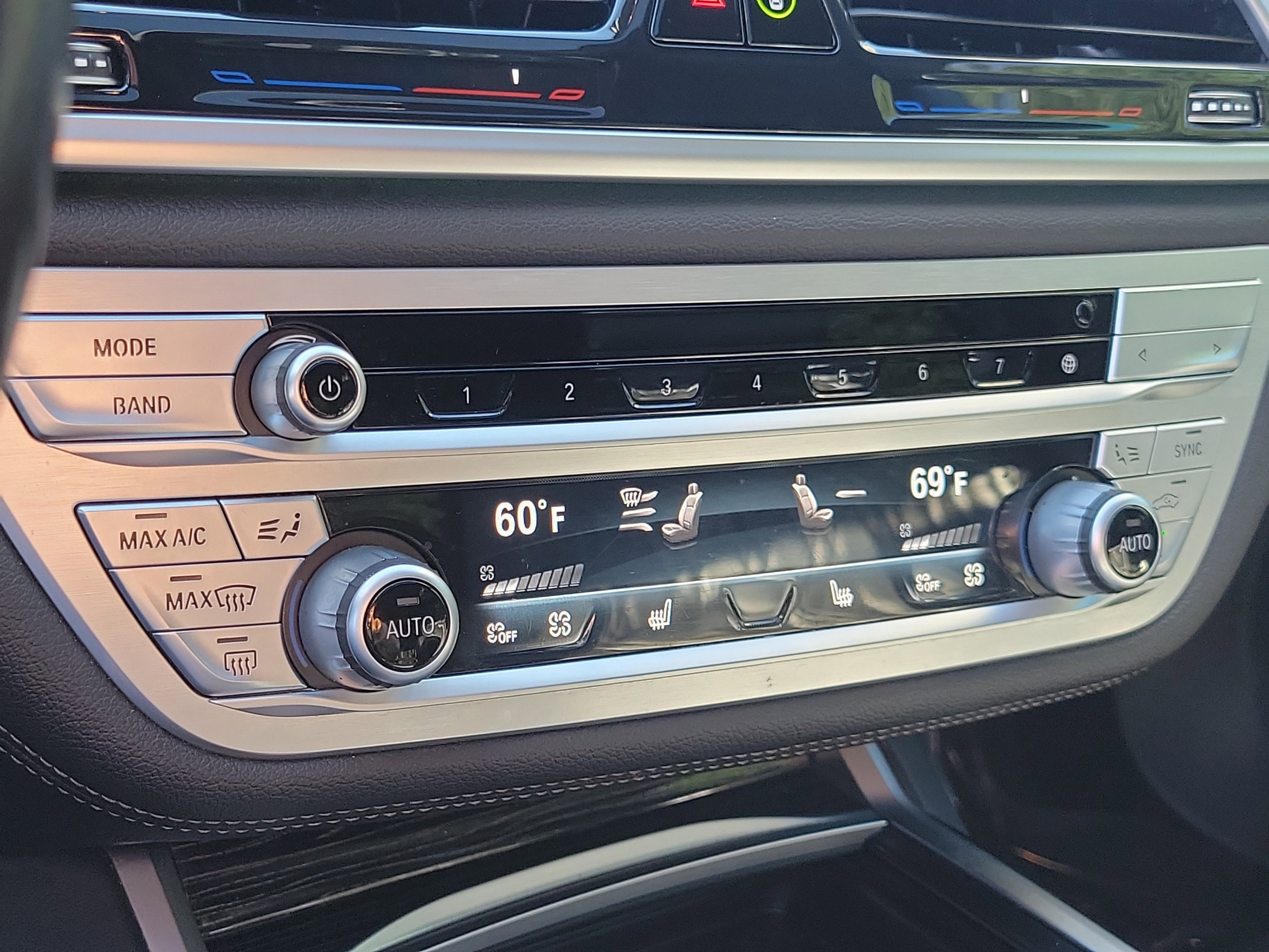 Used 2021 BMW 750i xDrive w/ M Sport Package image 37