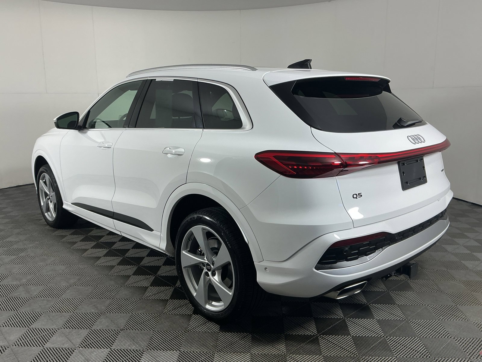 Used 2025 Audi Q5 Premium Plus w/ Premium Plus AWD/4WD image 6