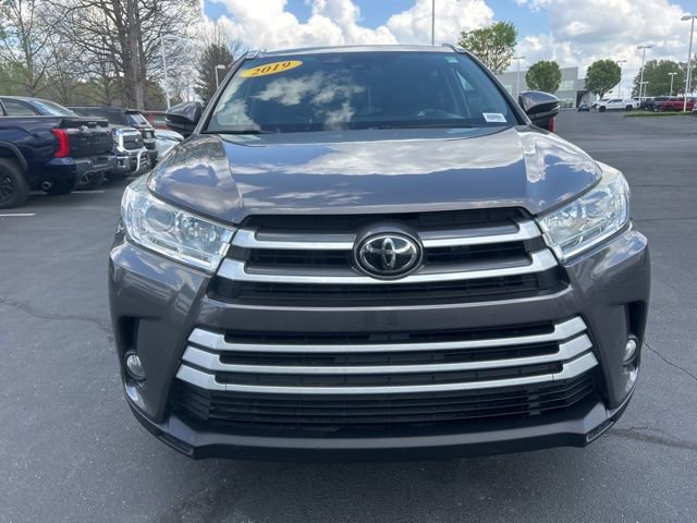 Used 2019 Toyota Highlander XLE image 2