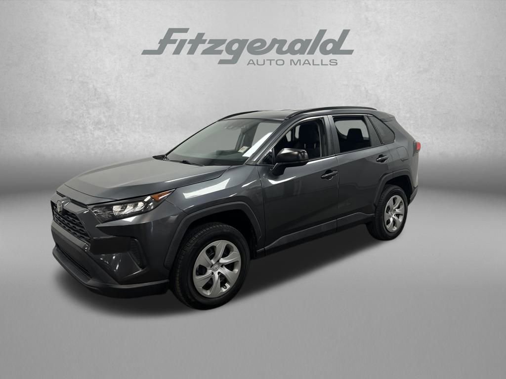 Used 2021 Toyota RAV4 LE image 1