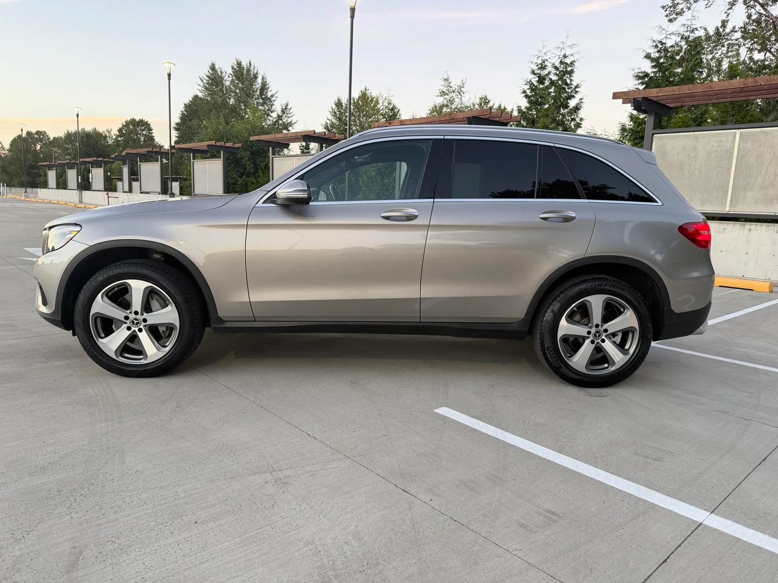 Used 2019 Mercedes-Benz GLC 300 4MATIC image 11