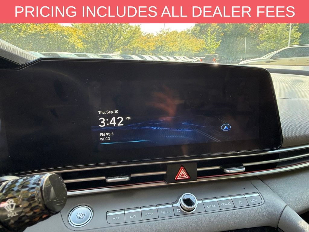 Used 2024 Hyundai Elantra SEL FWD image 11