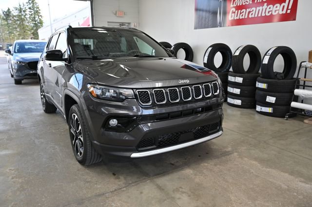 Used 2023 Jeep Compass Limited image 3