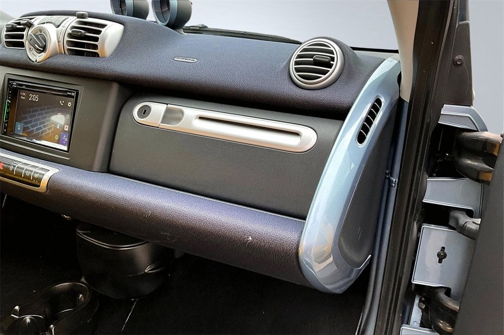 Used 2013 smart fortwo passion image 17