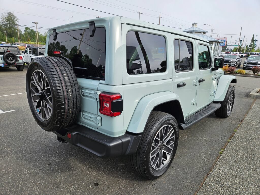 Used 2023 Jeep Wrangler Unlimited Sahara w/ Cold Weather Group AWD/4WD image 5