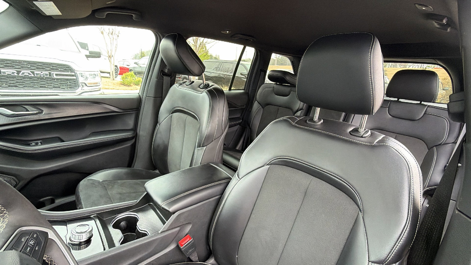 Used 2025 Jeep Grand Cherokee Altitude image 17