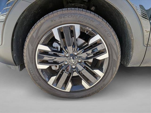 Used 2024 Kia Telluride SX w/ Towing Package FWD image 16