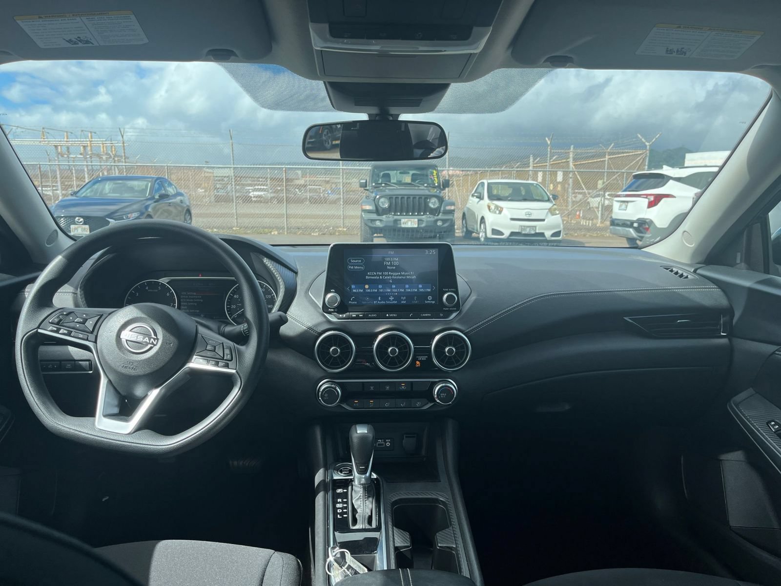 Used 2025 Nissan Sentra SV FWD image 30