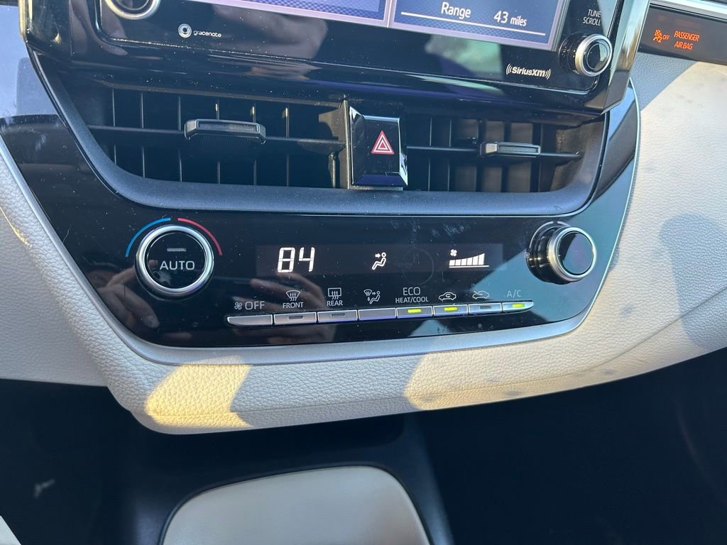 Used 2022 Toyota Corolla LE image 25