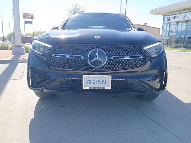 Used 2025 Mercedes-Benz GLC 350e 4MATIC image 2