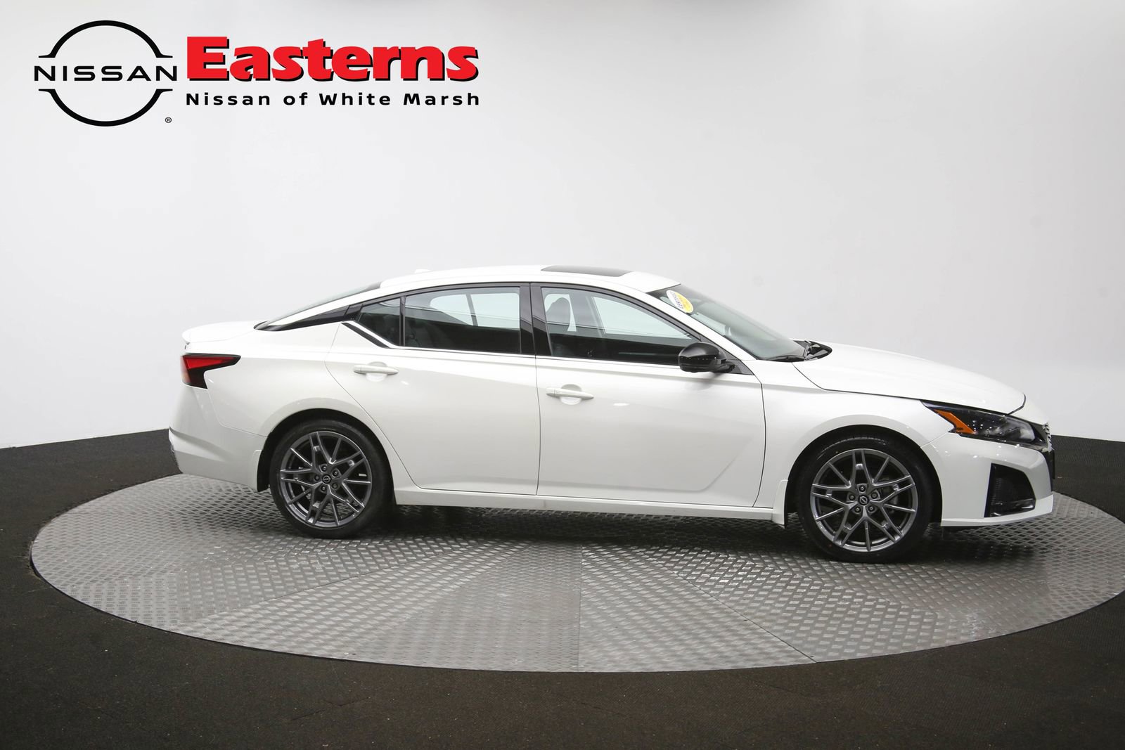 Used 2024 Nissan Altima 2.0 SR FWD image 44