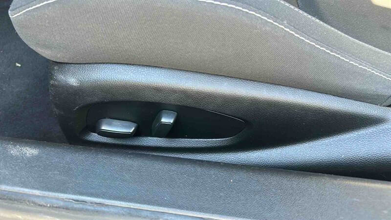 Used 2021 Chevrolet Camaro LT image 13