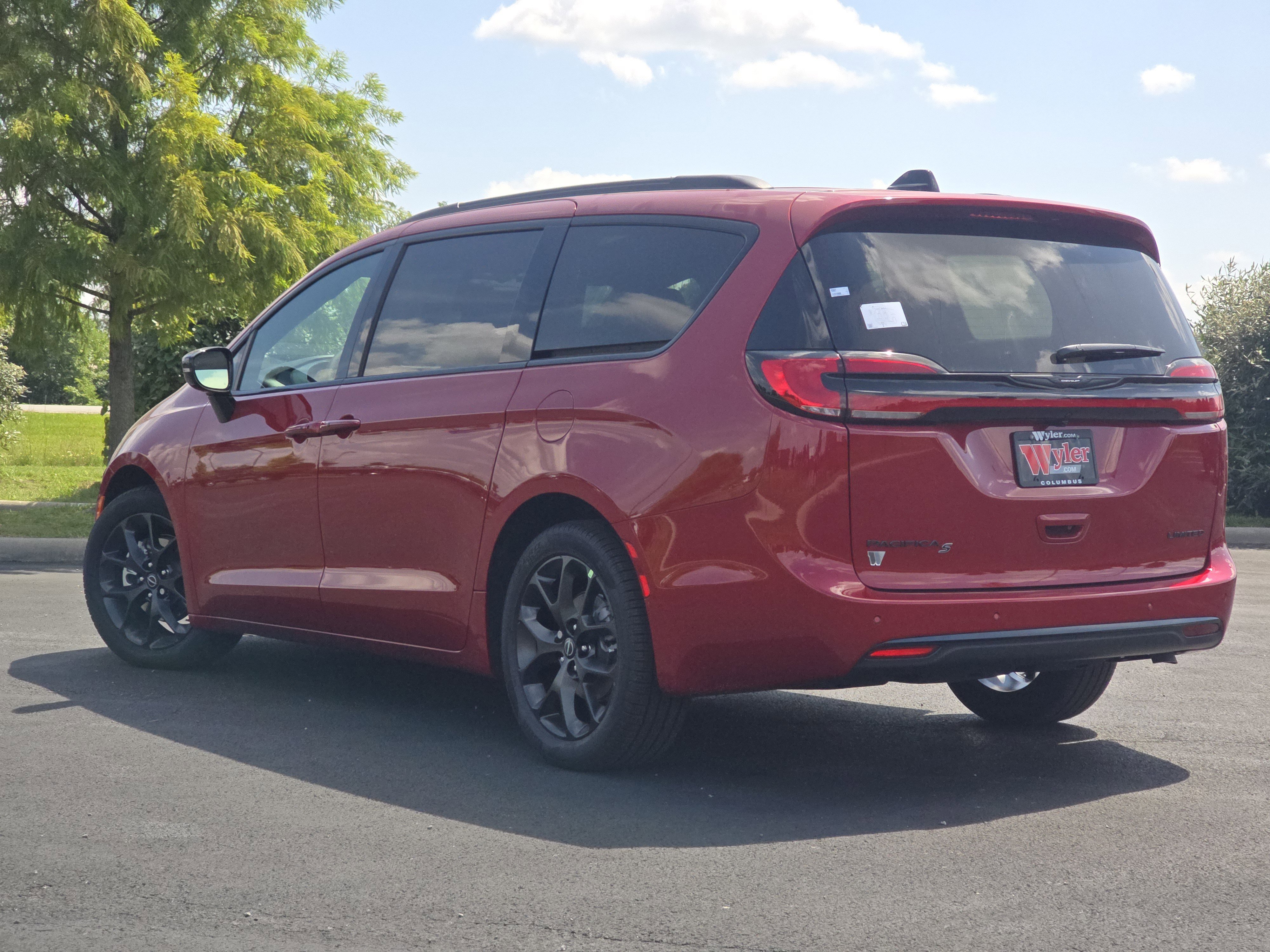 New 2026 Chrysler Pacifica Limited w/ S Appearance Package image 14