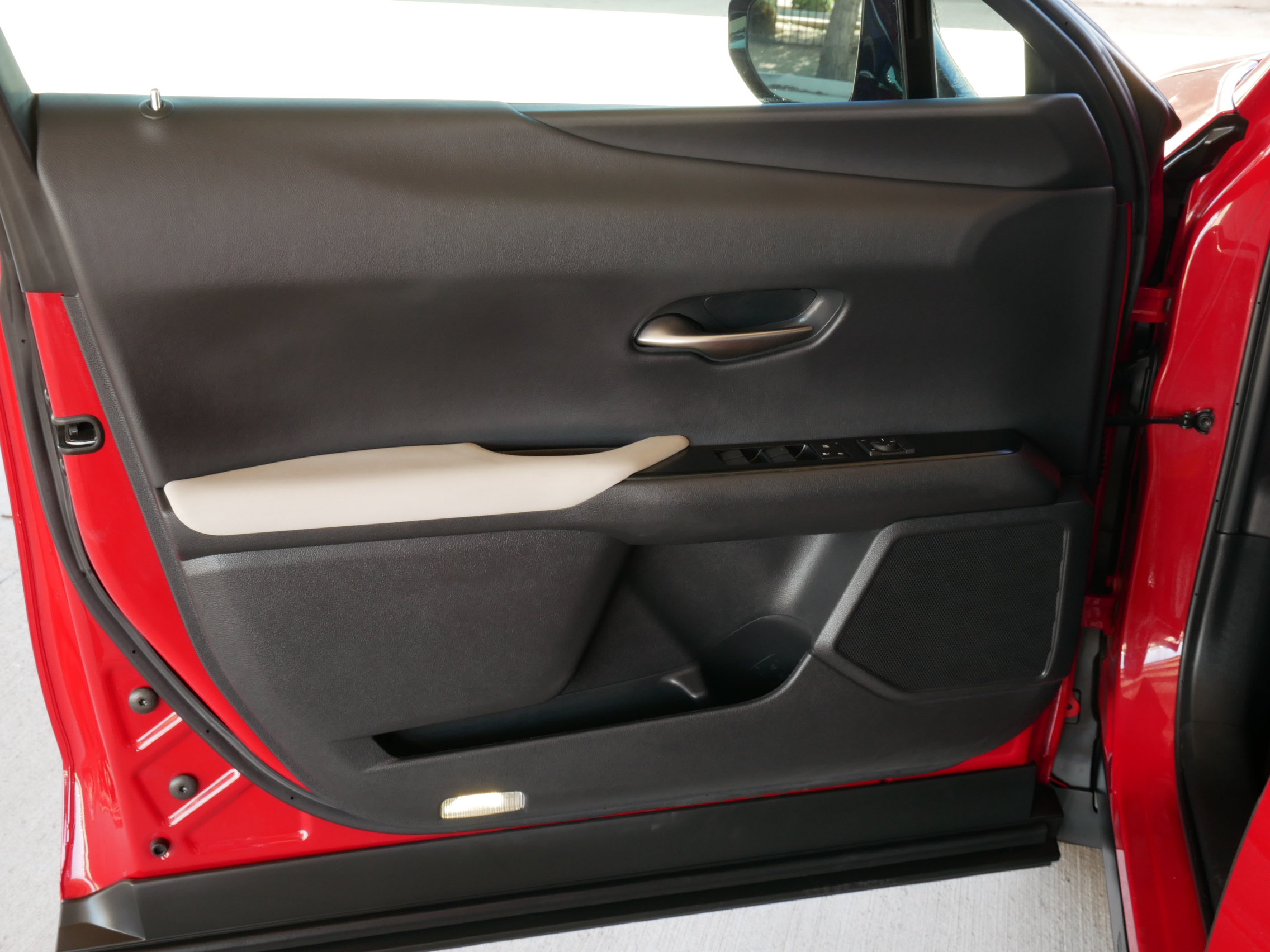 Used 2024 Lexus UX 250h FWD w/ Premium Package image 6