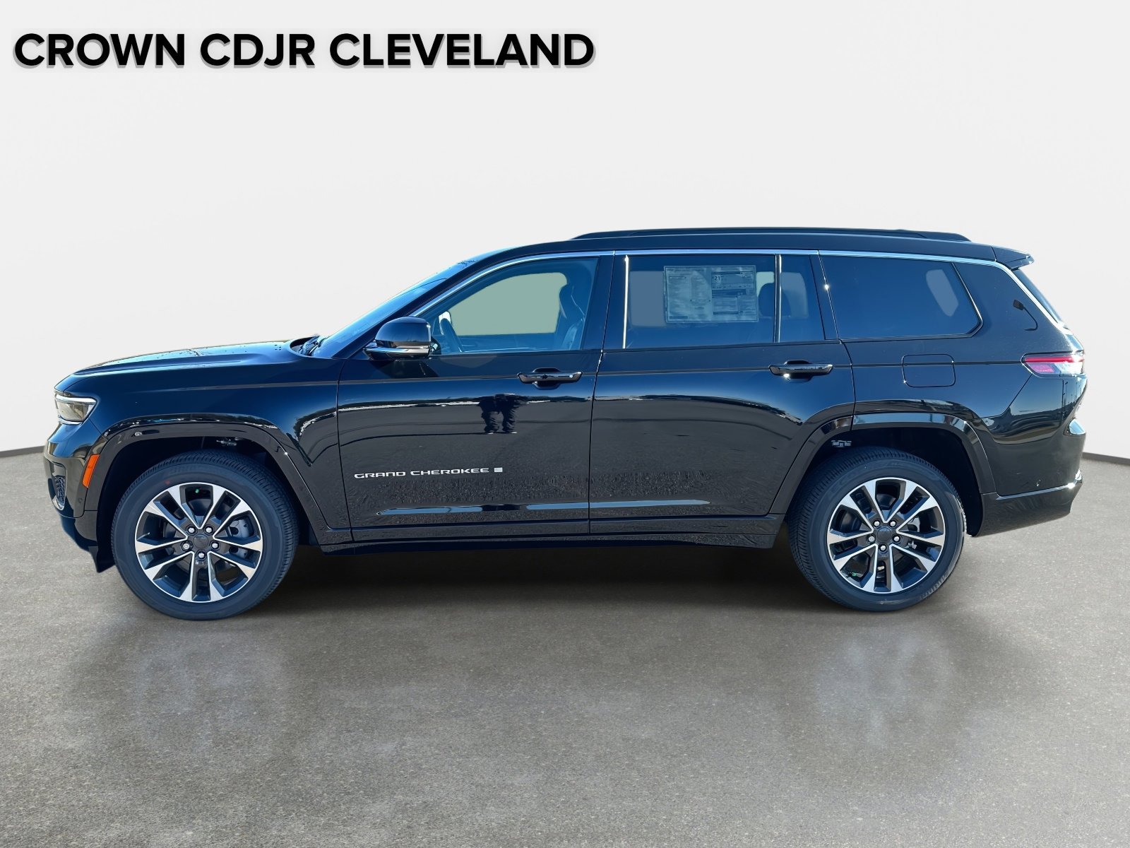 New 2025 Jeep Grand Cherokee L Overland w/ Advanced Protech Group III AWD/4WD image 7