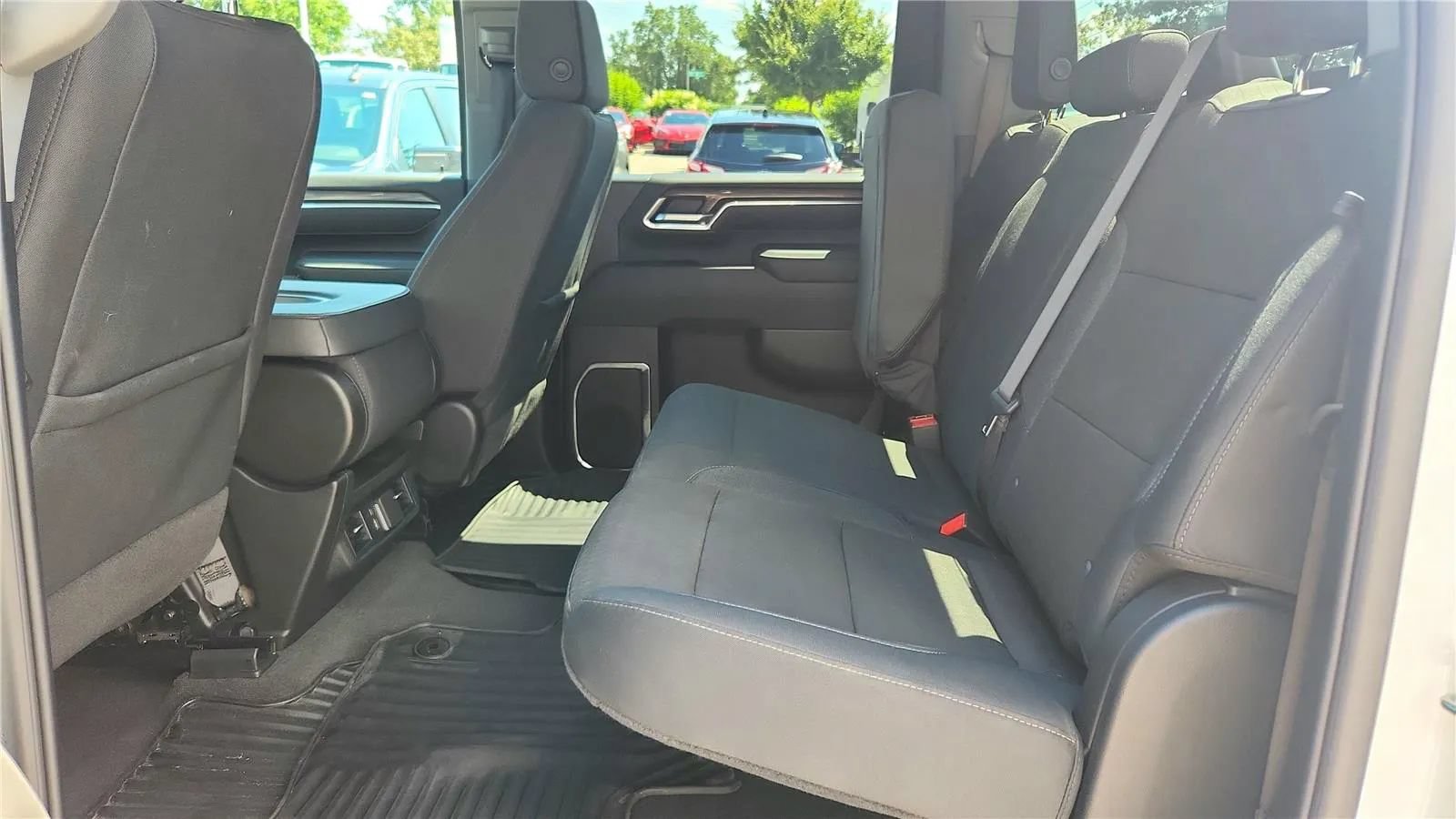 Used 2025 Chevrolet Silverado 2500 LT w/ Convenience Package AWD/4WD image 13
