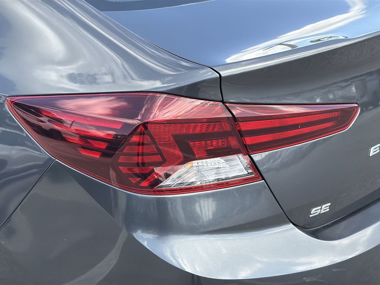 Used 2020 Hyundai Elantra SE FWD image 7