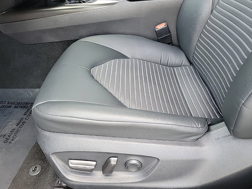 Used 2024 Toyota Camry SE FWD image 11