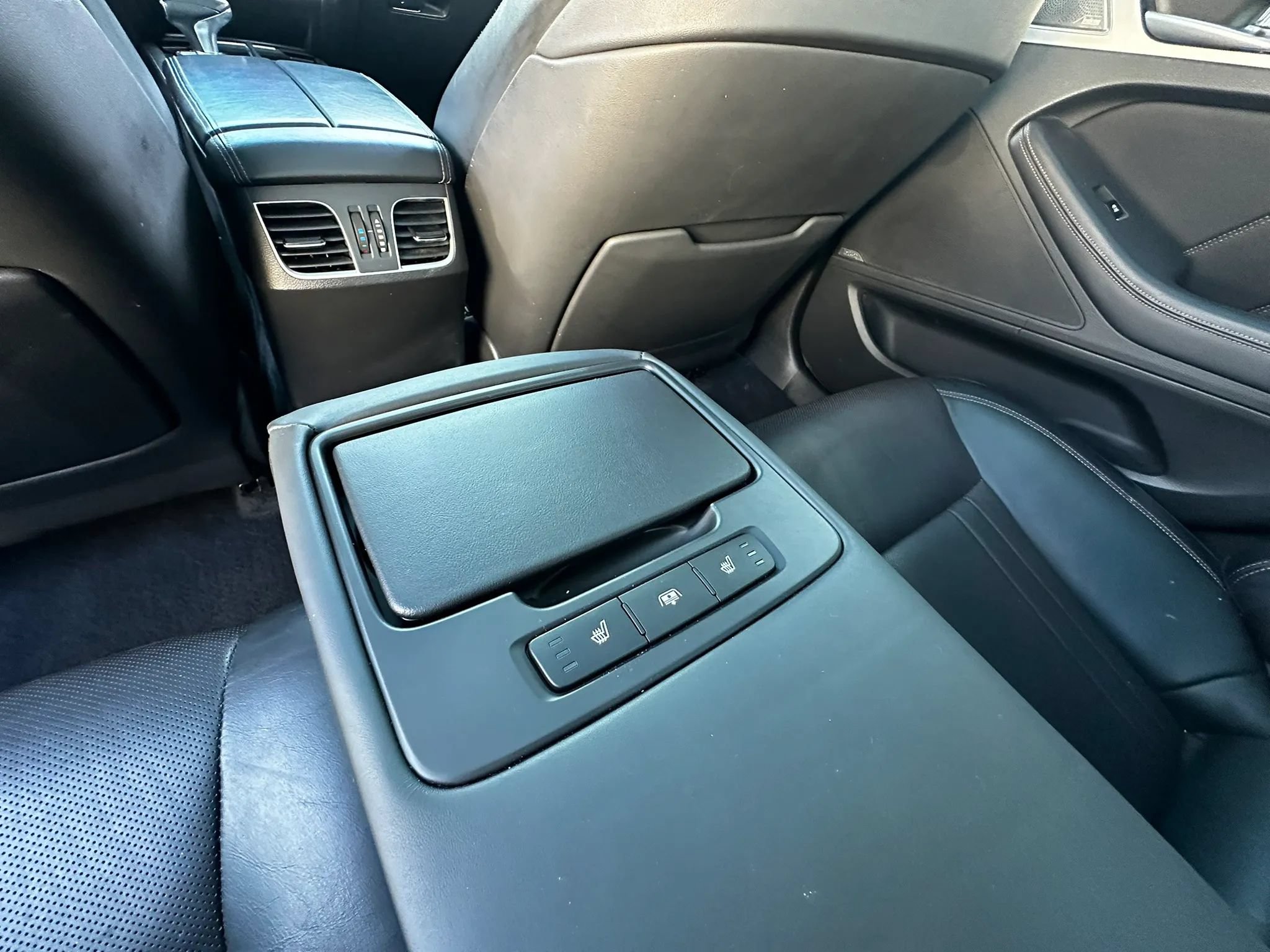 Used 2018 Genesis G80 3.3T Sport RWD image 40