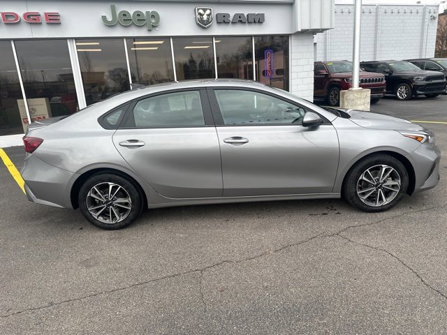 Used 2023 Kia Forte LXS image 3