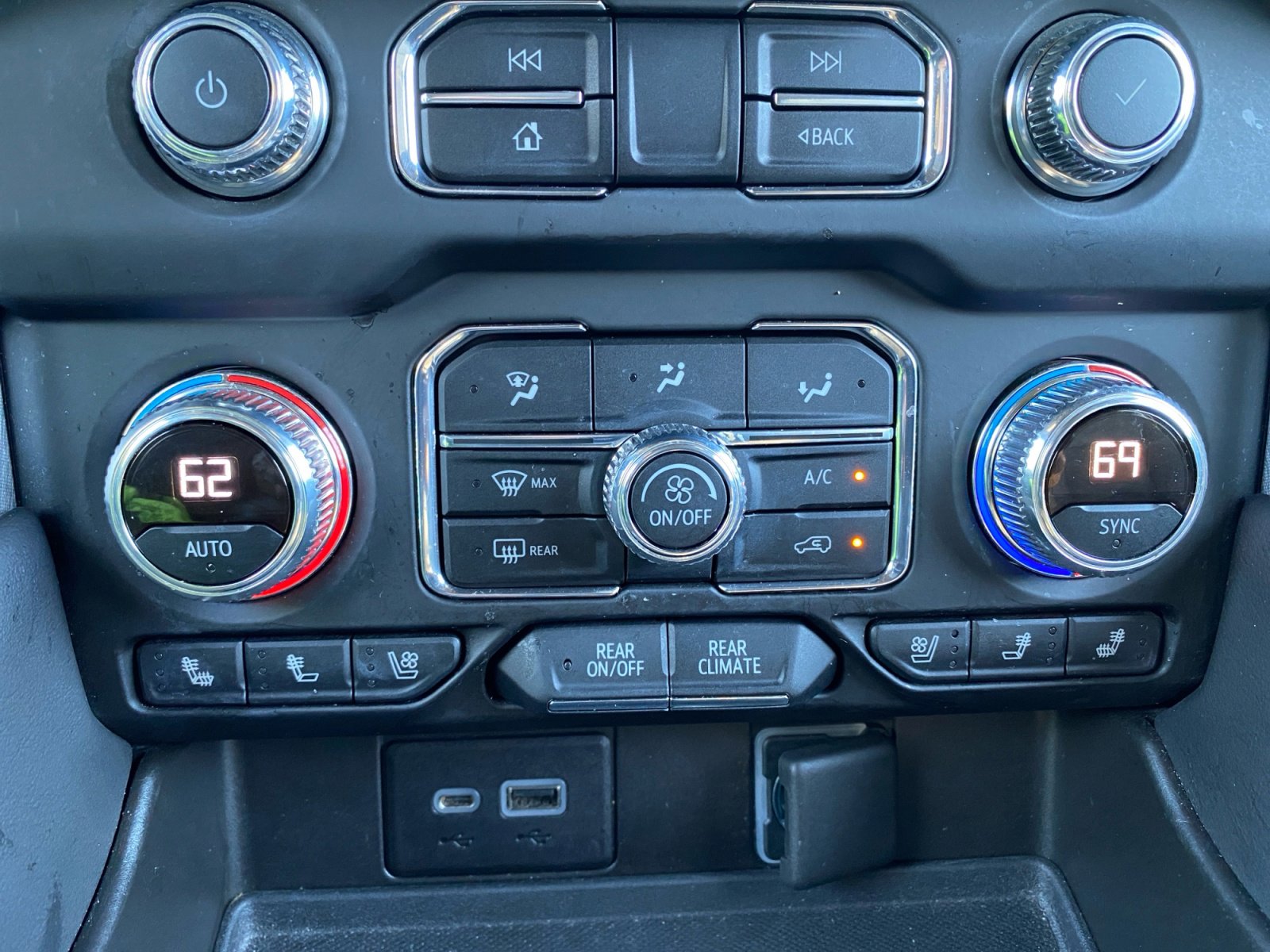 Used 2021 GMC Yukon SLT w/ SLT Luxury Plus Package image 18