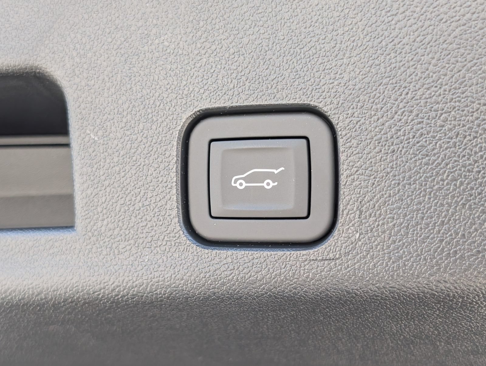 New 2027 Chevrolet Traverse RS w/ LPO, Floor Liner Package FWD image 12