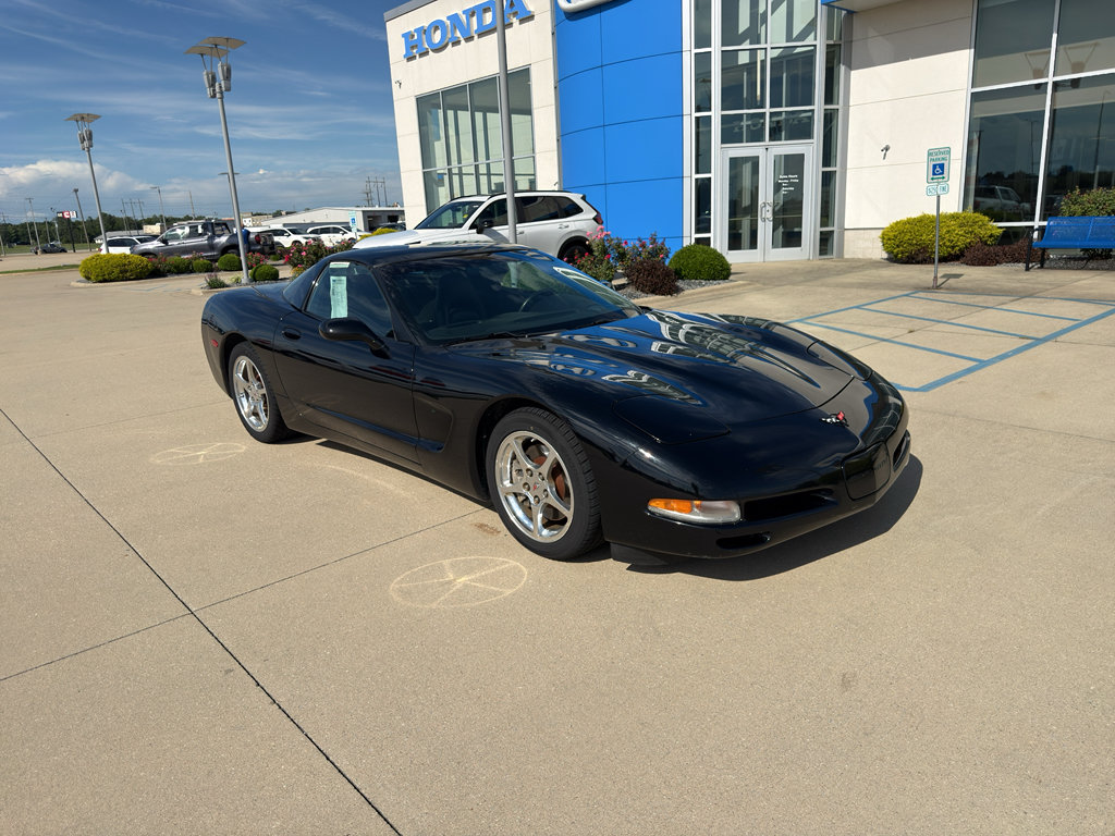 Used 2004 Chevrolet Corvette Coupe w/ Preferred Equipment Group RWD image 3