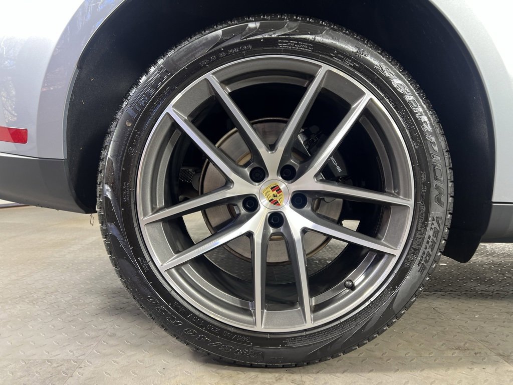 Certified 2025 Porsche Macan image 11