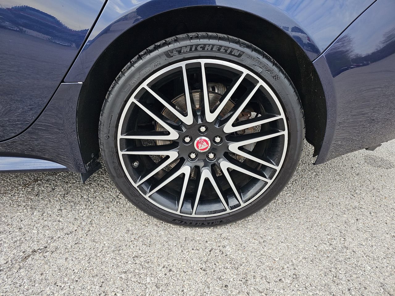 Used 2018 Jaguar XF R-Sport image 40