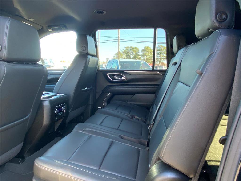 Used 2024 Chevrolet Suburban LT image 24
