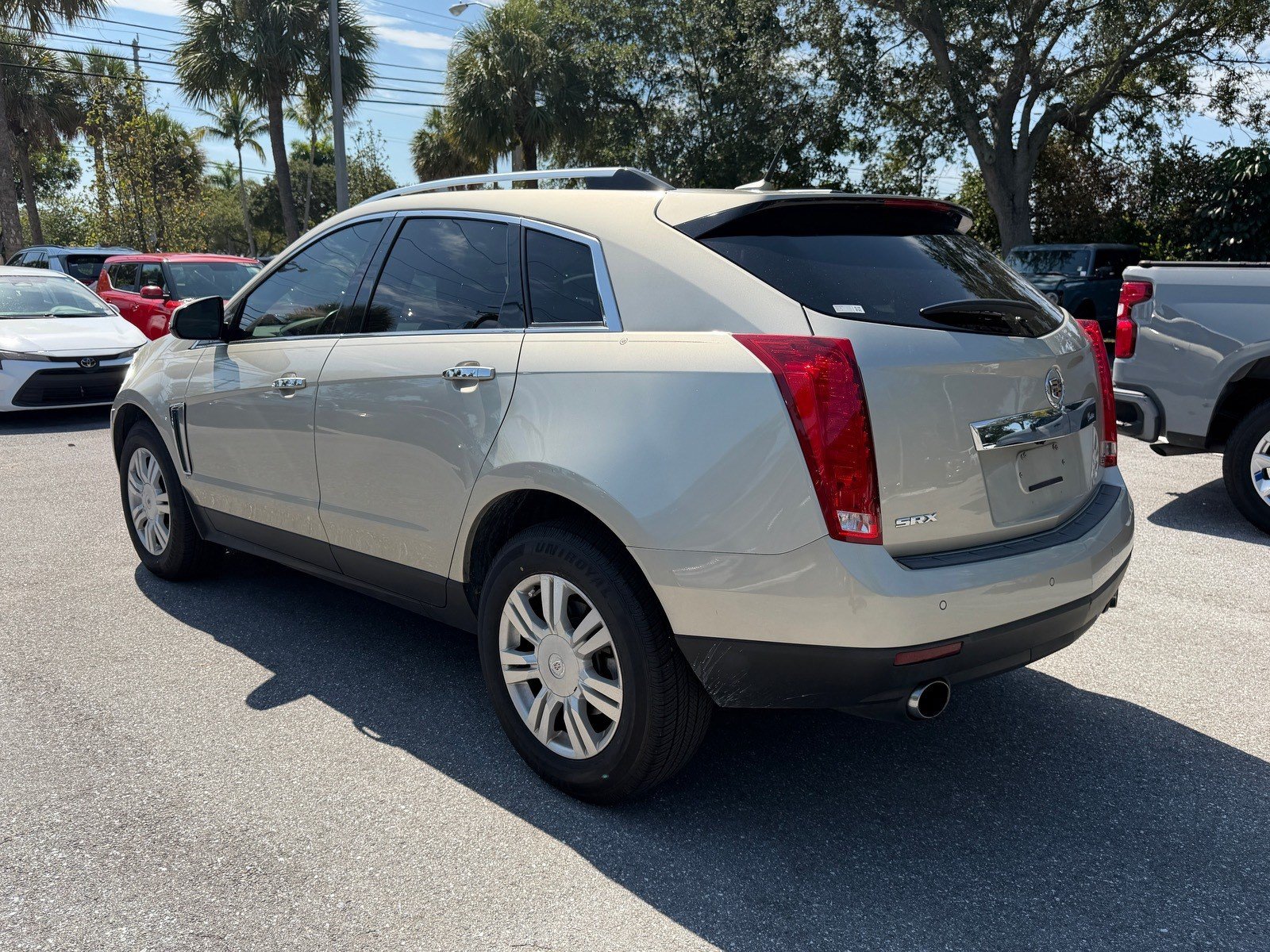 Used 2013 Cadillac SRX Luxury w/ Driver Awareness Package FWD image 3