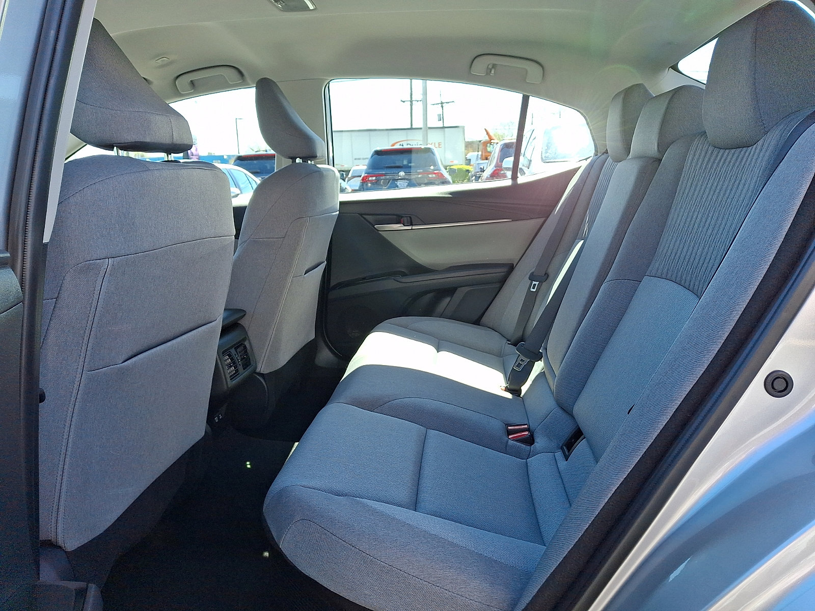 Used 2025 Toyota Camry LE w/ Convenience Package image 10