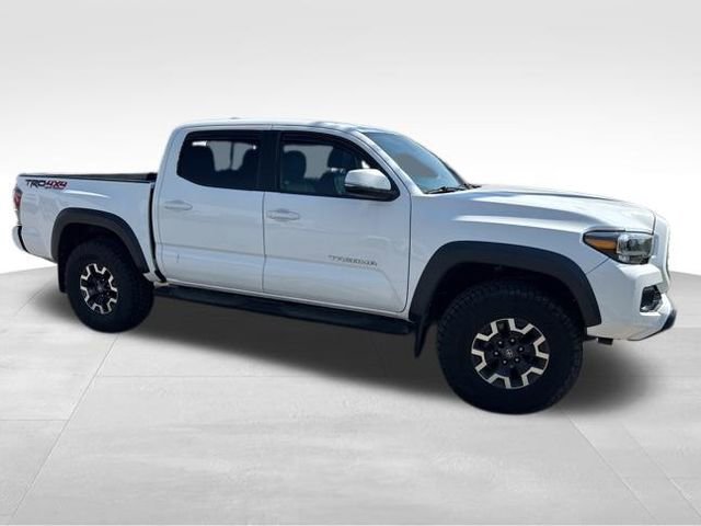 Used 2020 Toyota Tacoma TRD Off-Road w/ TRD Premium Off Road Package AWD/4WD image 2