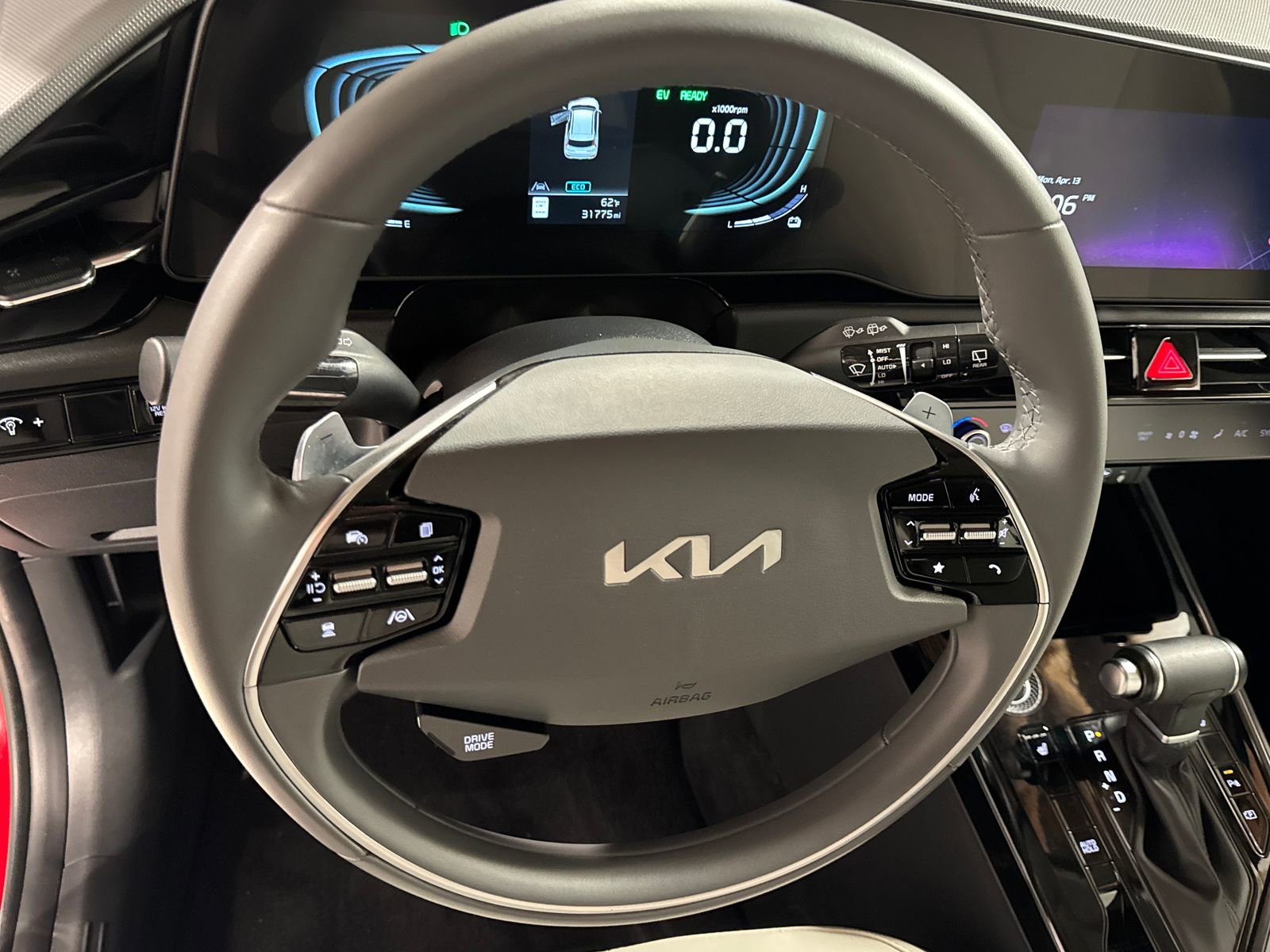 Certified 2023 Kia Niro EX image 18