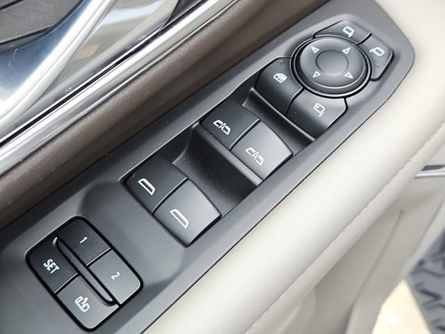 Used 2023 Chevrolet Tahoe Z71 w/ Luxury Package AWD/4WD image 18