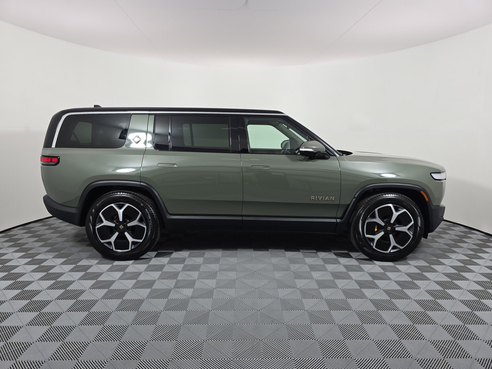 Used 2024 Rivian R1S Launch Edition AWD/4WD image 6