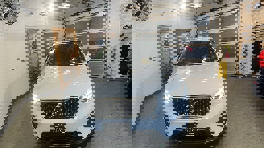 Certified 2025 Volvo XC40 B5 Core