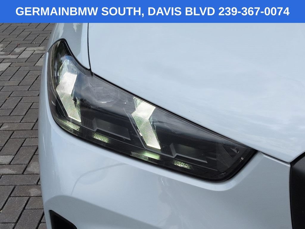 Used 2025 BMW X5 xDrive40i w/ M Sport Package AWD/4WD image 11