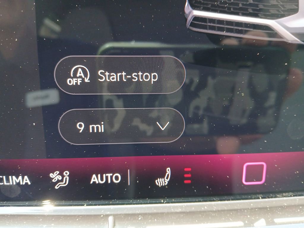 Used 2025 Volkswagen Tiguan SE image 17