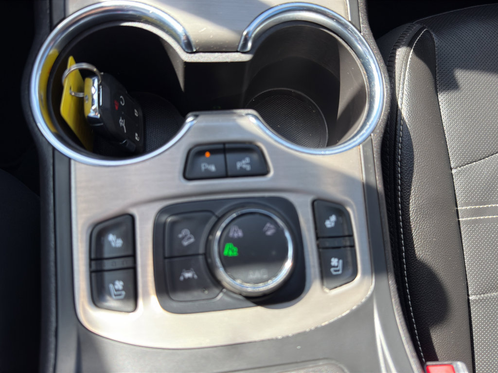 Used 2023 GMC Terrain Denali w/ Denali Premium Package image 19