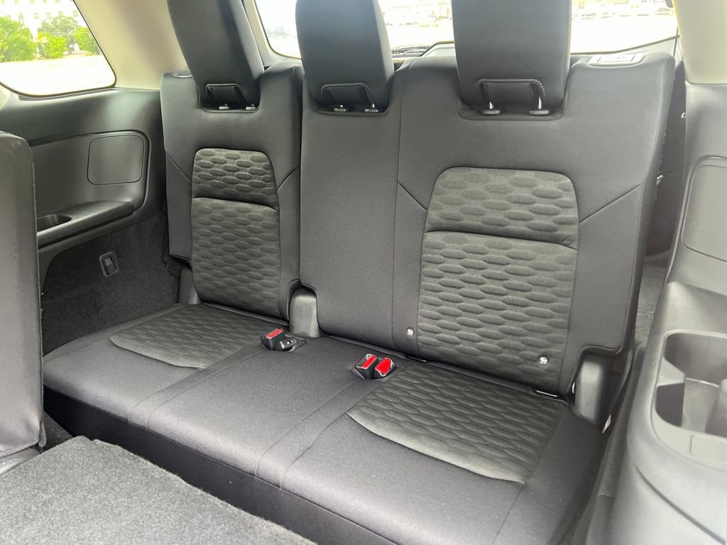 Used 2024 Nissan Pathfinder SV FWD image 8